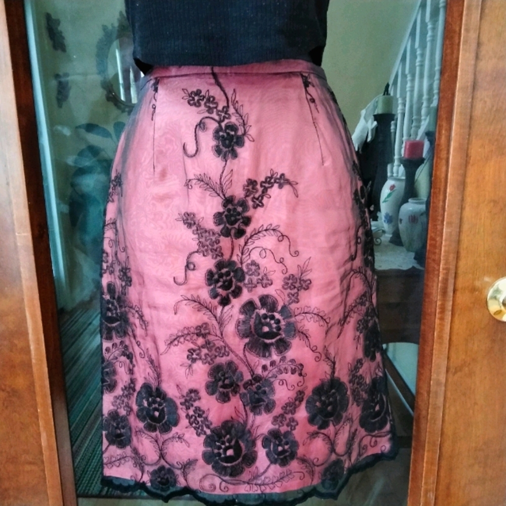 Geometrie. Mid Length Skirt